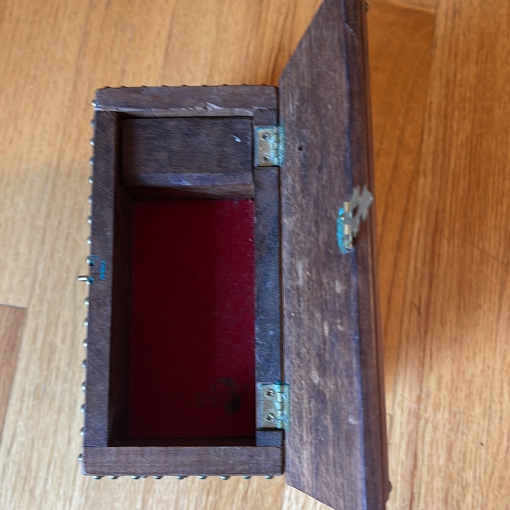 Wood treasure box - Picture 12 of 16